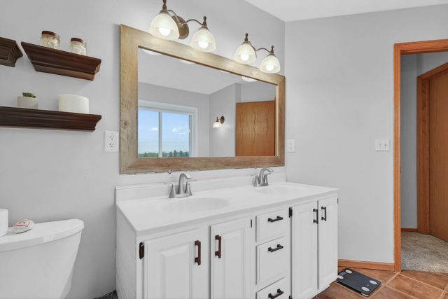 308 E Brownlie Lane, Long Grove, IA 52756