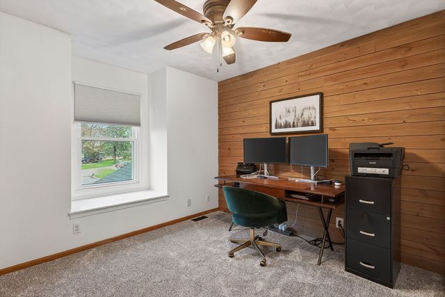 308 E Brownlie Lane, Long Grove, IA 52756