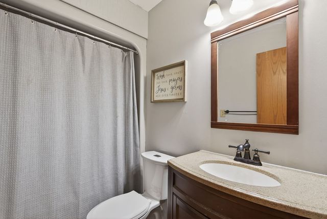 308 E Brownlie Lane, Long Grove, IA 52756