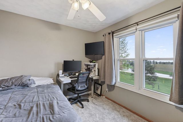 308 E Brownlie Lane, Long Grove, IA 52756