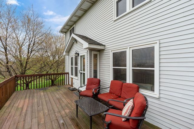 308 E Brownlie Lane, Long Grove, IA 52756