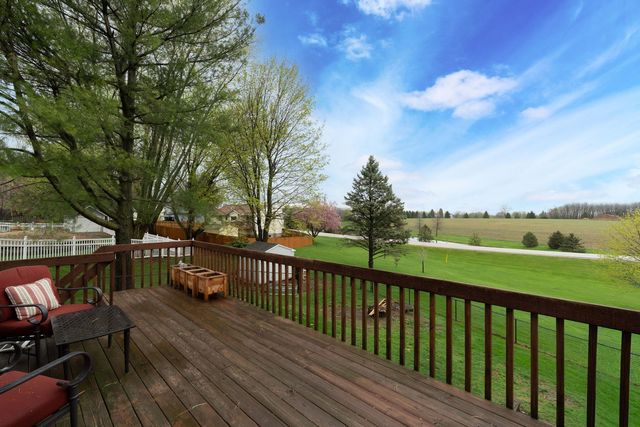 308 E Brownlie Lane, Long Grove, IA 52756