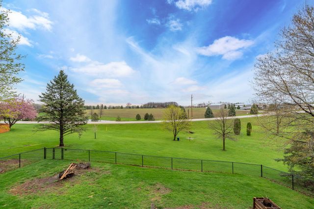 308 E Brownlie Lane, Long Grove, IA 52756