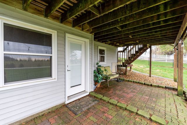 308 E Brownlie Lane, Long Grove, IA 52756