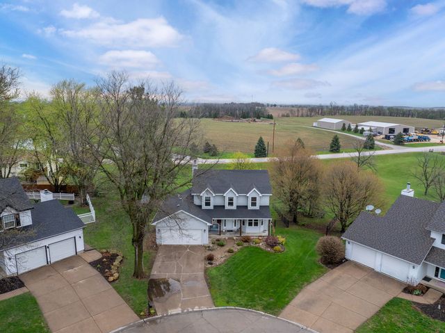 308 E Brownlie Lane, Long Grove, IA 52756