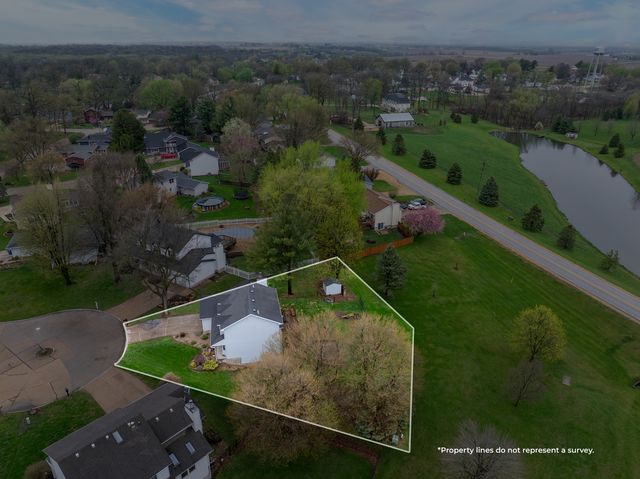 308 E Brownlie Lane, Long Grove, IA 52756