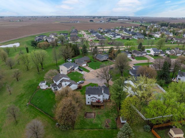 308 E Brownlie Lane, Long Grove, IA 52756