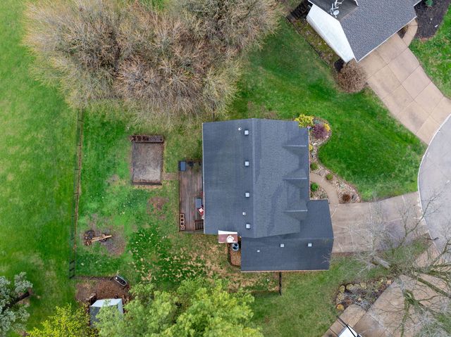 308 E Brownlie Lane, Long Grove, IA 52756