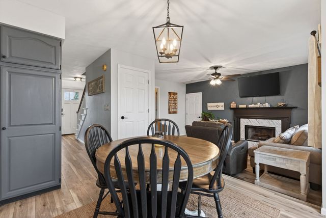 308 E Brownlie Lane, Long Grove, IA 52756