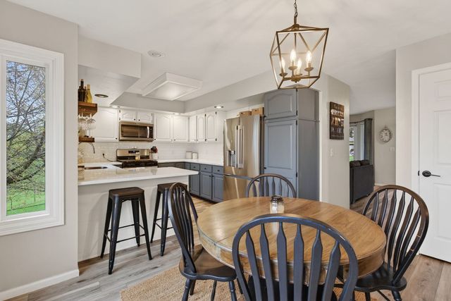 308 E Brownlie Lane, Long Grove, IA 52756