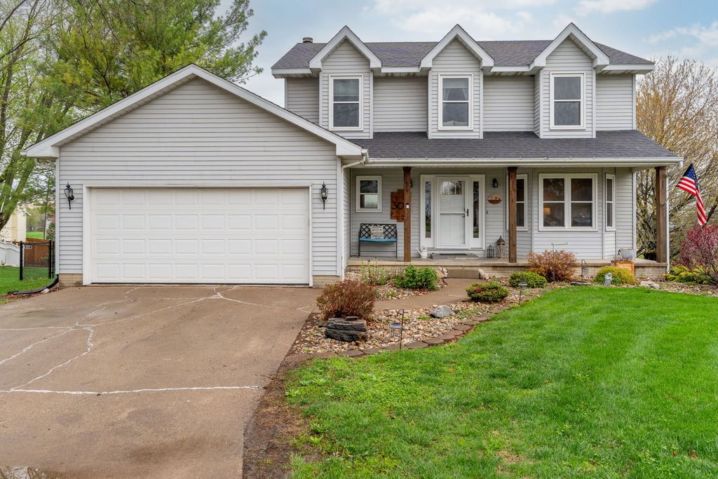 308 E Brownlie Lane, Long Grove, IA 52756