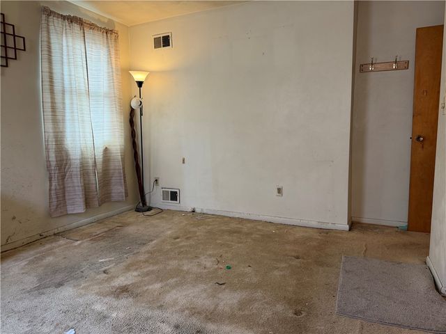 1515 Manhattan St, Manchester, PA 15233