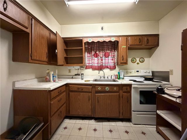 1515 Manhattan St, Manchester, PA 15233