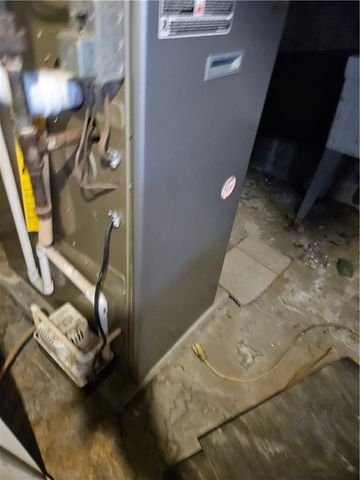 1515 Manhattan St, Manchester, PA 15233