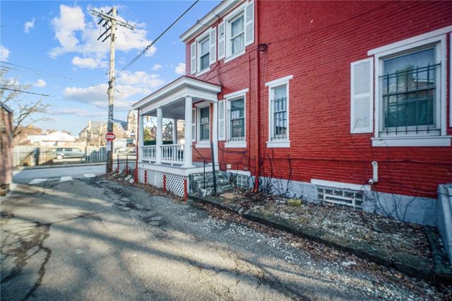 1515 Manhattan St, Manchester, PA 15233