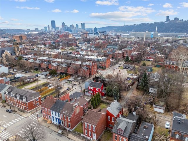 1515 Manhattan St, Manchester, PA 15233