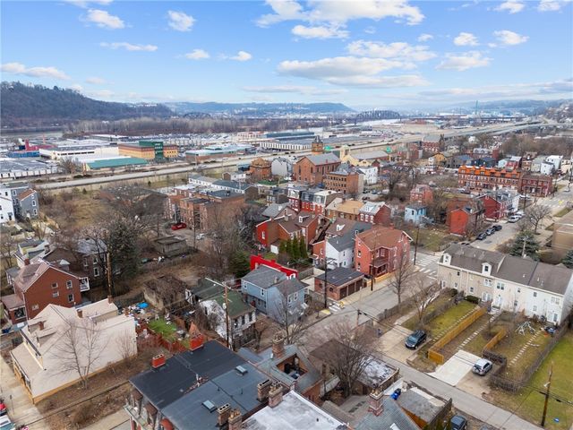 1515 Manhattan St, Manchester, PA 15233