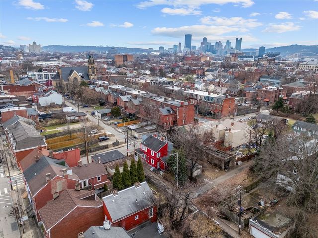 1515 Manhattan St, Manchester, PA 15233