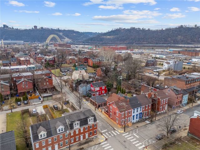 1515 Manhattan St, Manchester, PA 15233