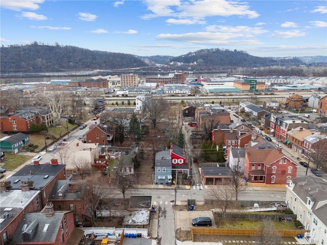 1515 Manhattan St, Manchester, PA 15233