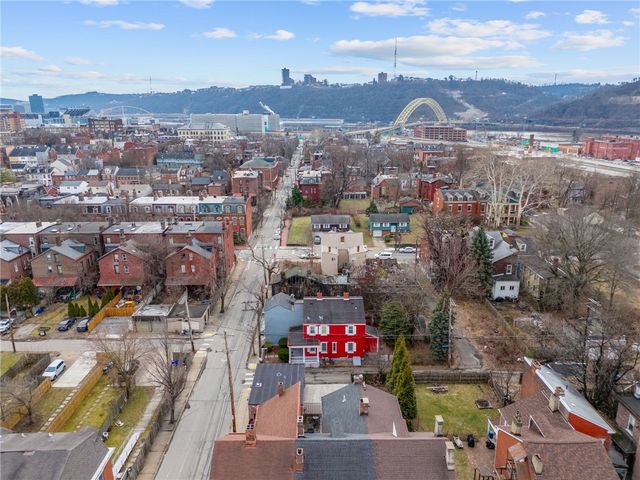 1515 Manhattan St, Manchester, PA 15233