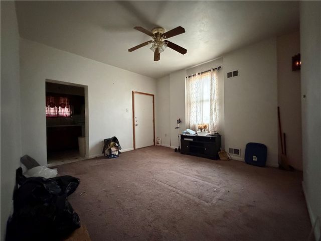 1515 Manhattan St, Manchester, PA 15233