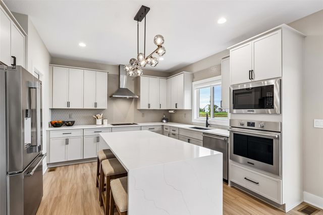 9528 NW 82nd Avenue, Johnston, IA 50131