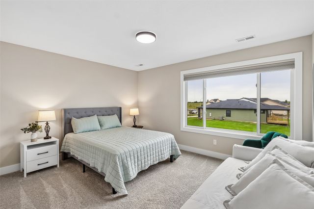 9528 NW 82nd Avenue, Johnston, IA 50131