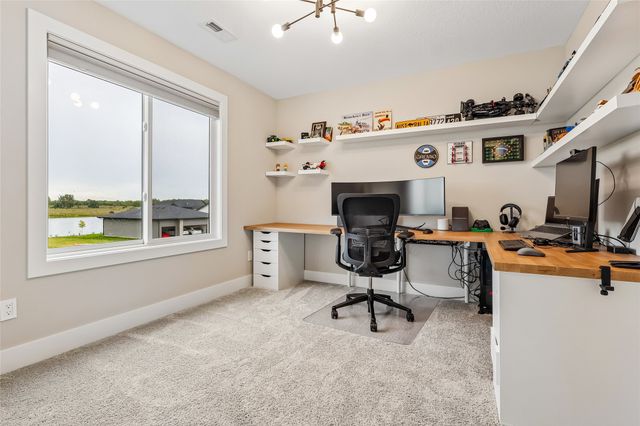 9528 NW 82nd Avenue, Johnston, IA 50131