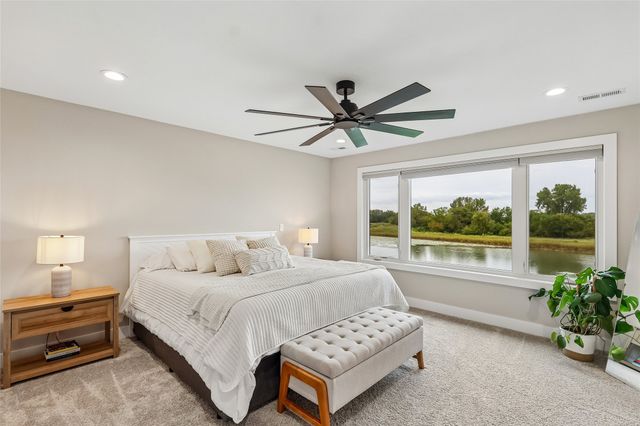 9528 NW 82nd Avenue, Johnston, IA 50131