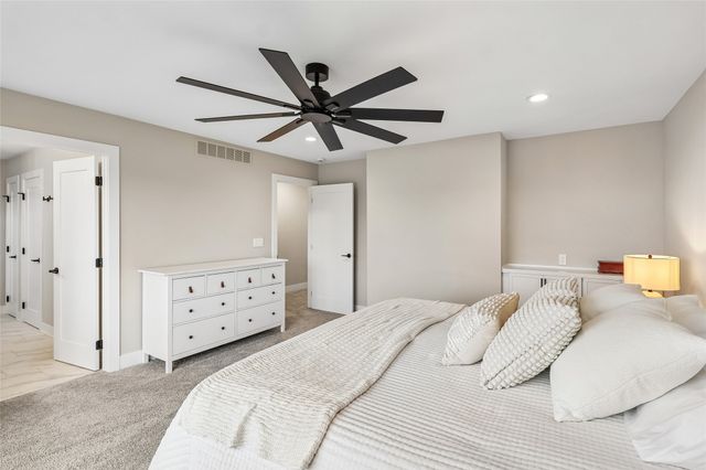 9528 NW 82nd Avenue, Johnston, IA 50131
