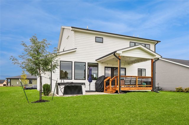 9528 NW 82nd Avenue, Johnston, IA 50131