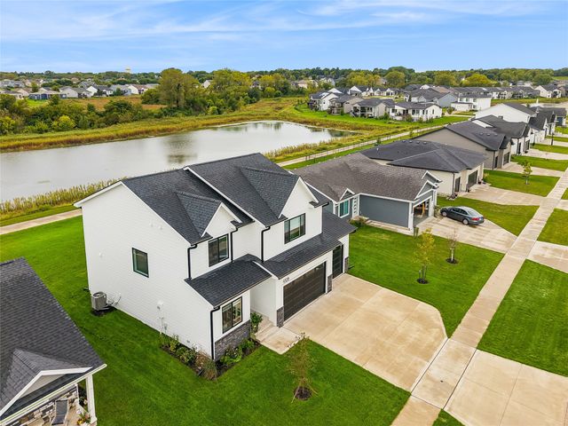9528 NW 82nd Avenue, Johnston, IA 50131