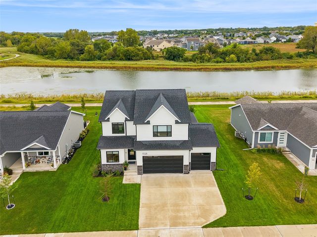 9528 NW 82nd Avenue, Johnston, IA 50131