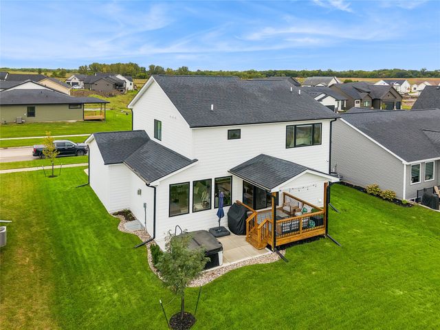9528 NW 82nd Avenue, Johnston, IA 50131