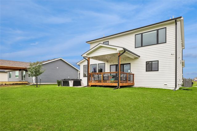 9528 NW 82nd Avenue, Johnston, IA 50131