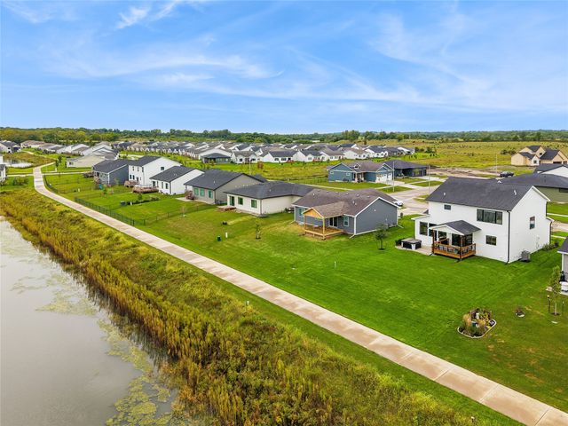 9528 NW 82nd Avenue, Johnston, IA 50131