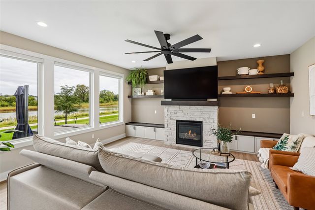 9528 NW 82nd Avenue, Johnston, IA 50131