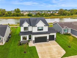 9528 NW 82nd Avenue, Johnston, IA 50131