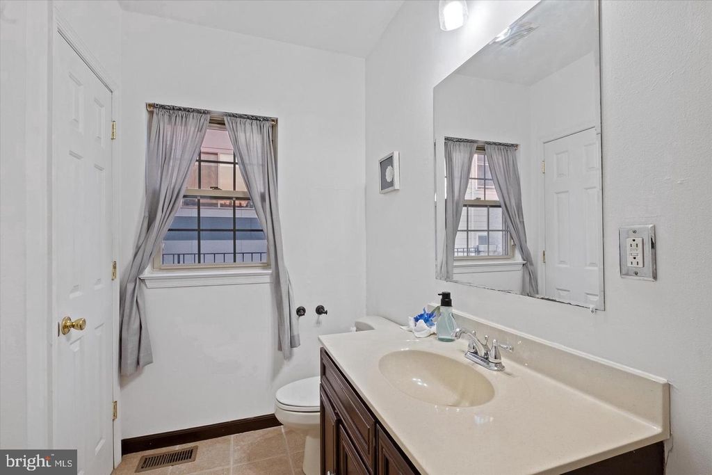849 N LAWRENCE ST, Philadelphia, PA 19123 — photo 3