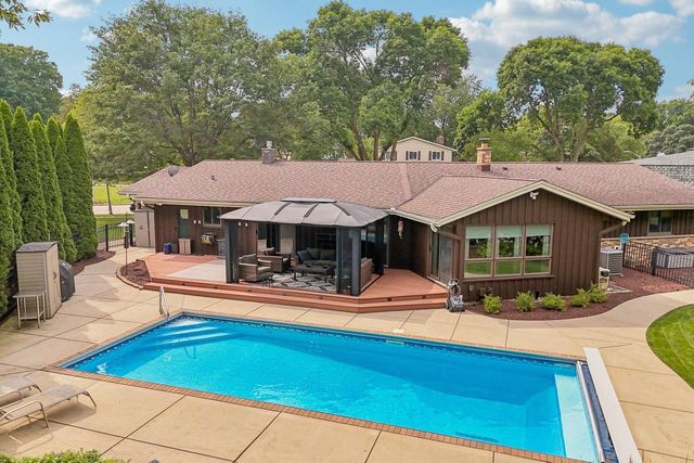 3428 S 119th STREET, West Allis, WI 53227