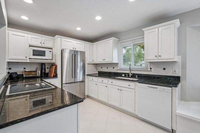 3428 S 119th STREET, West Allis, WI 53227