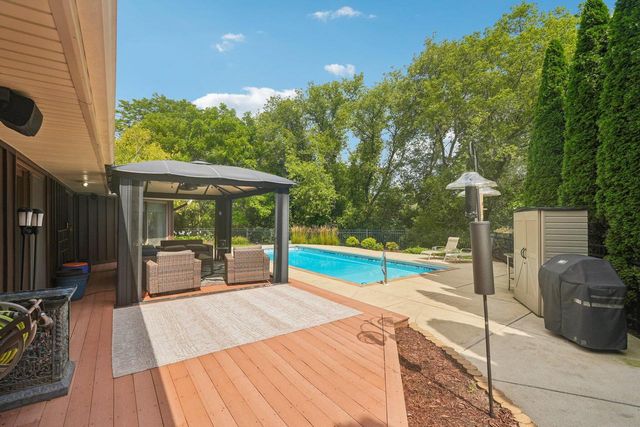 3428 S 119th STREET, West Allis, WI 53227