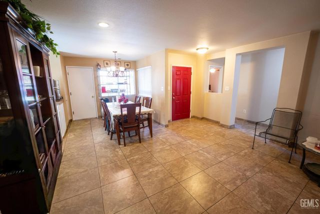 410 Lake Valley Dr, Bakersfield, CA 93307