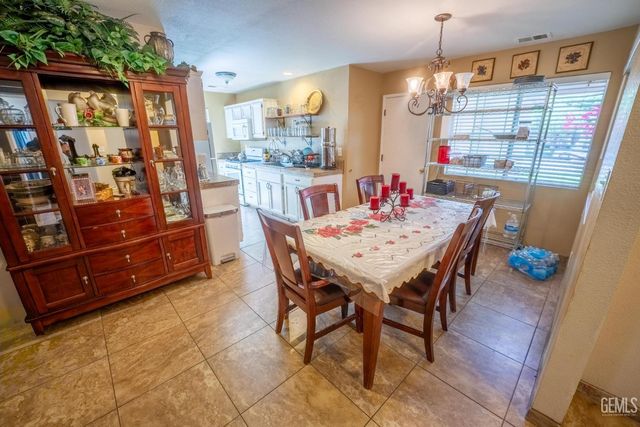 410 Lake Valley Dr, Bakersfield, CA 93307