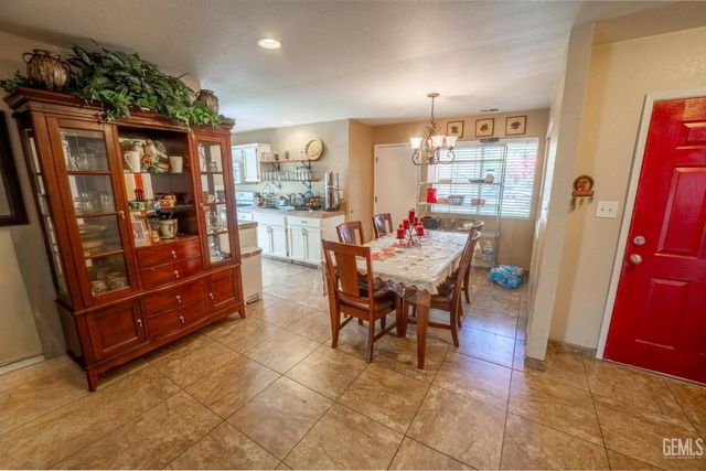 410 Lake Valley Dr, Bakersfield, CA 93307