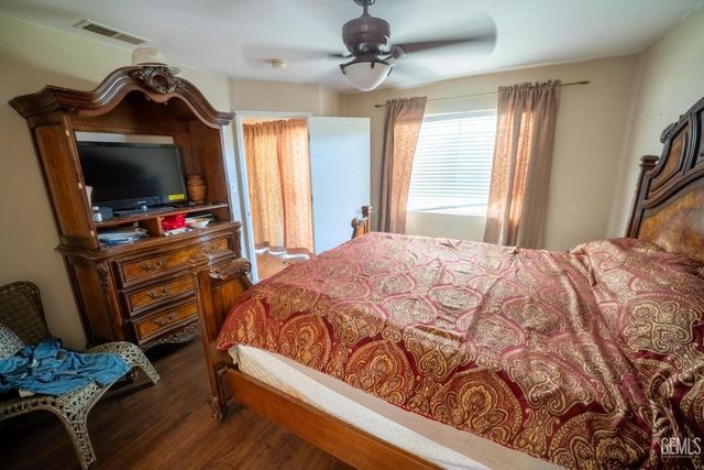 410 Lake Valley Dr, Bakersfield, CA 93307