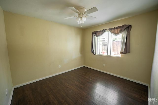 410 Lake Valley Dr, Bakersfield, CA 93307