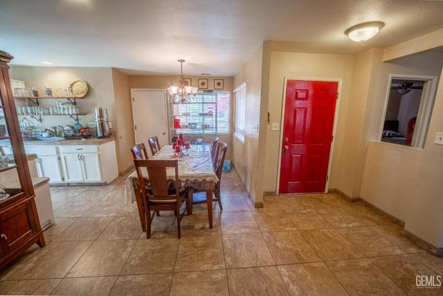 410 Lake Valley Dr, Bakersfield, CA 93307