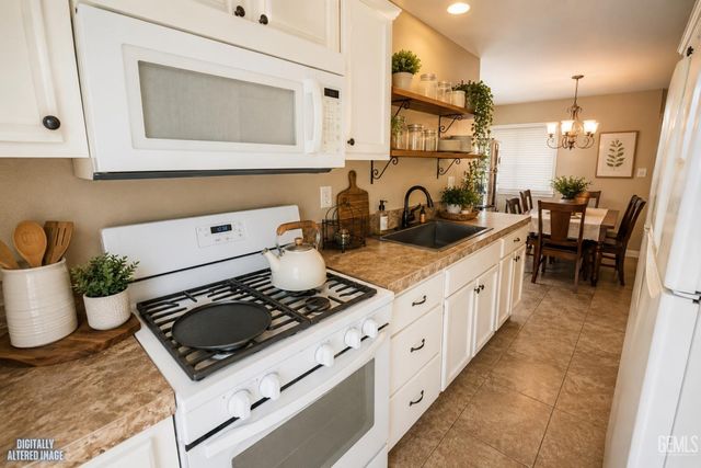 410 Lake Valley Dr, Bakersfield, CA 93307